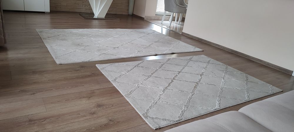 2 броя килими цвят бежов