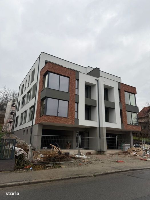 Apartament 4 camere 107 mp bloc tip vila, garaj+boxa, gradina Campului