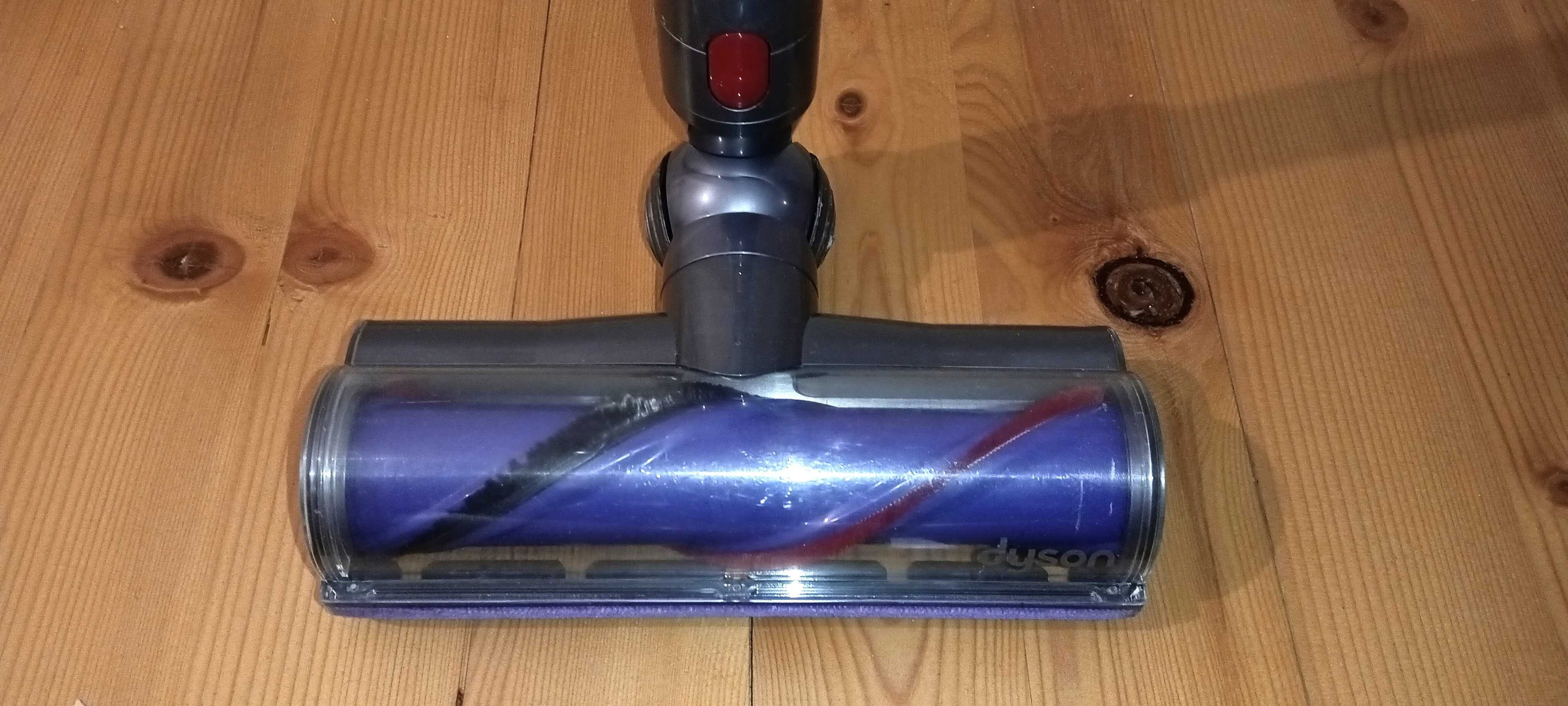Много добра Dyson V10 безжична прахосмукачка пълен комплект