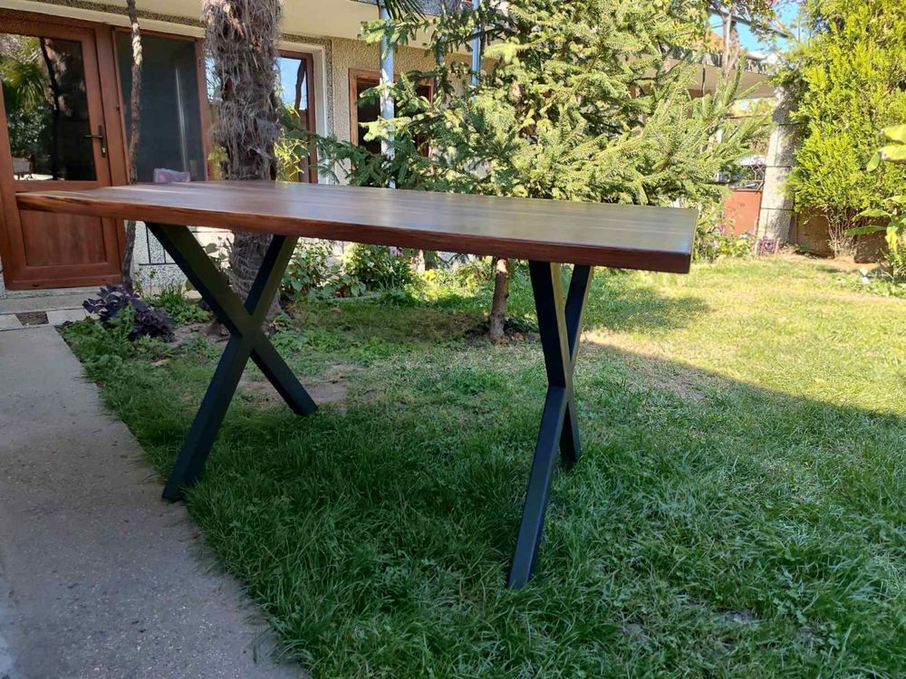 Масивна маса от орех