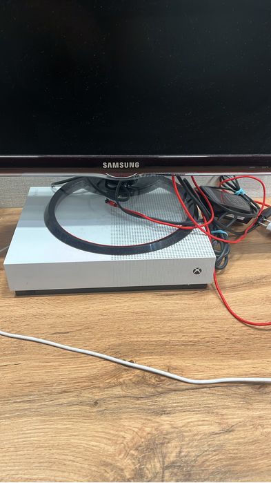 Продам X-box one S