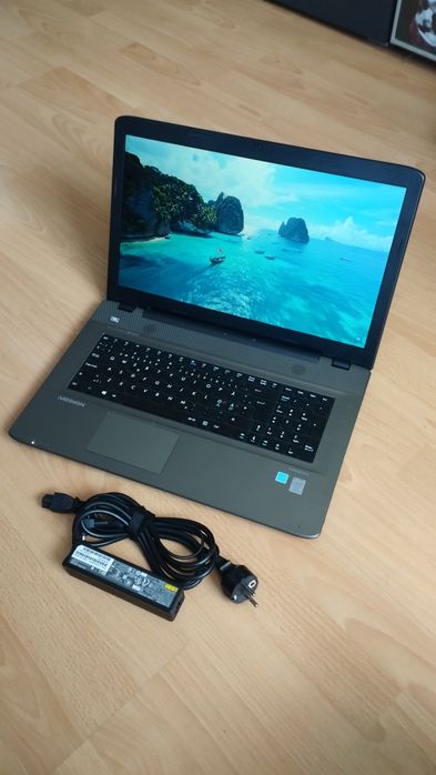Medion Akoya 17,3 inch, Core I5, 12 GB RAM, SSD 240GB baterie 2 ore