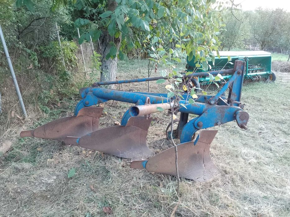 Semanatoare porumb , paioase , disc , plug tractor