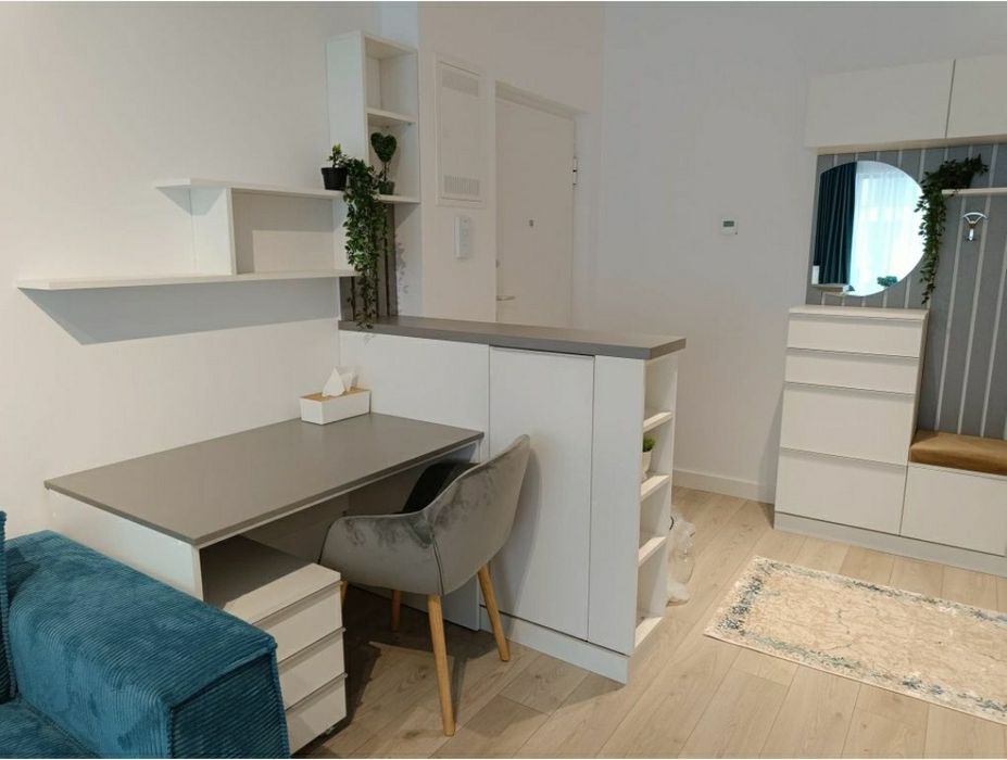 Închiriez apartament cu 2 camere