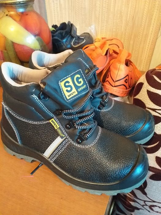 Продам ботинки не зимние