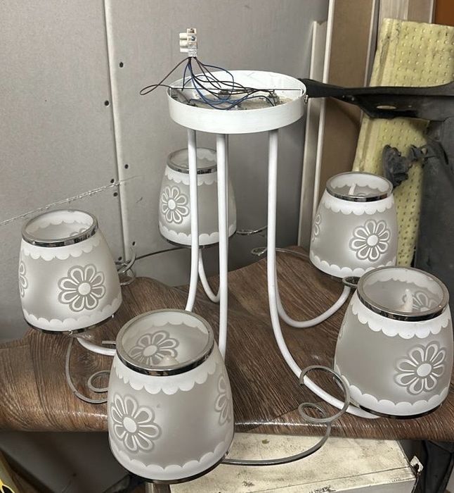 продам люстру большую