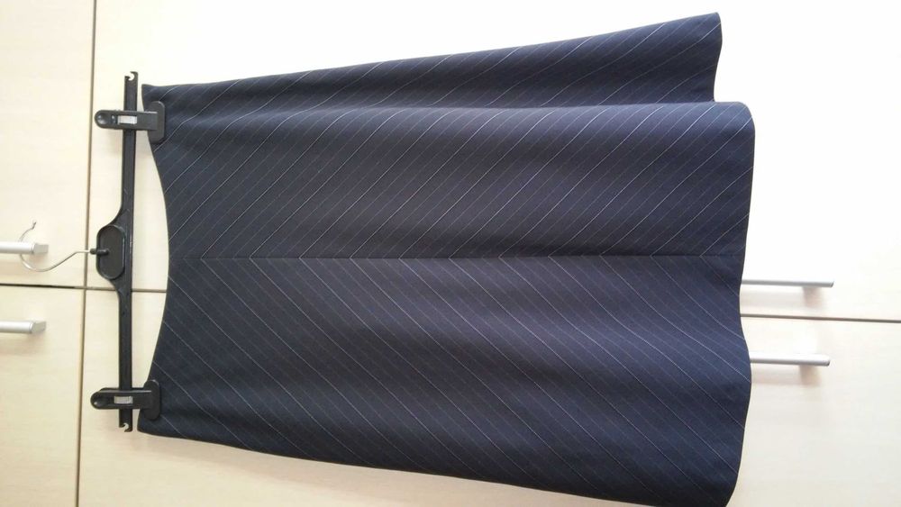 дамска пола до коляното