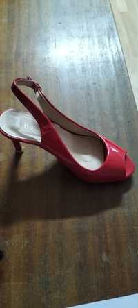 Sandale rosii de la
