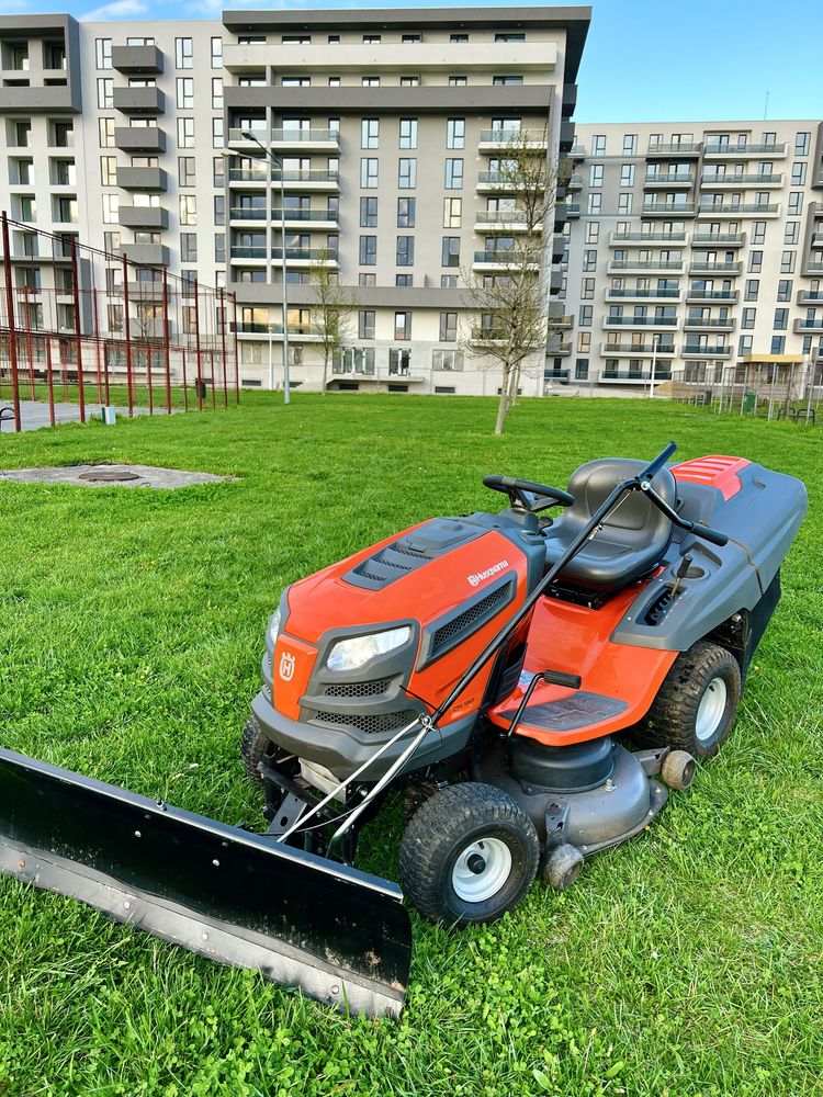 Tractoras de tuns iarba Husqvarna Kawasaki V2 28.0 Ore Functionare
