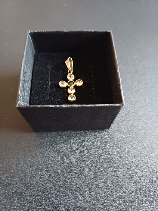 Medalion de aur galben de 18 k