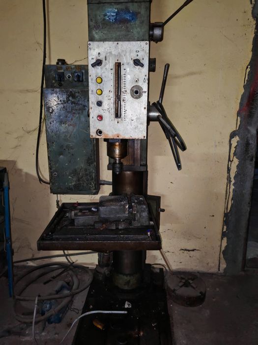 Strung+ mașină de gaurit