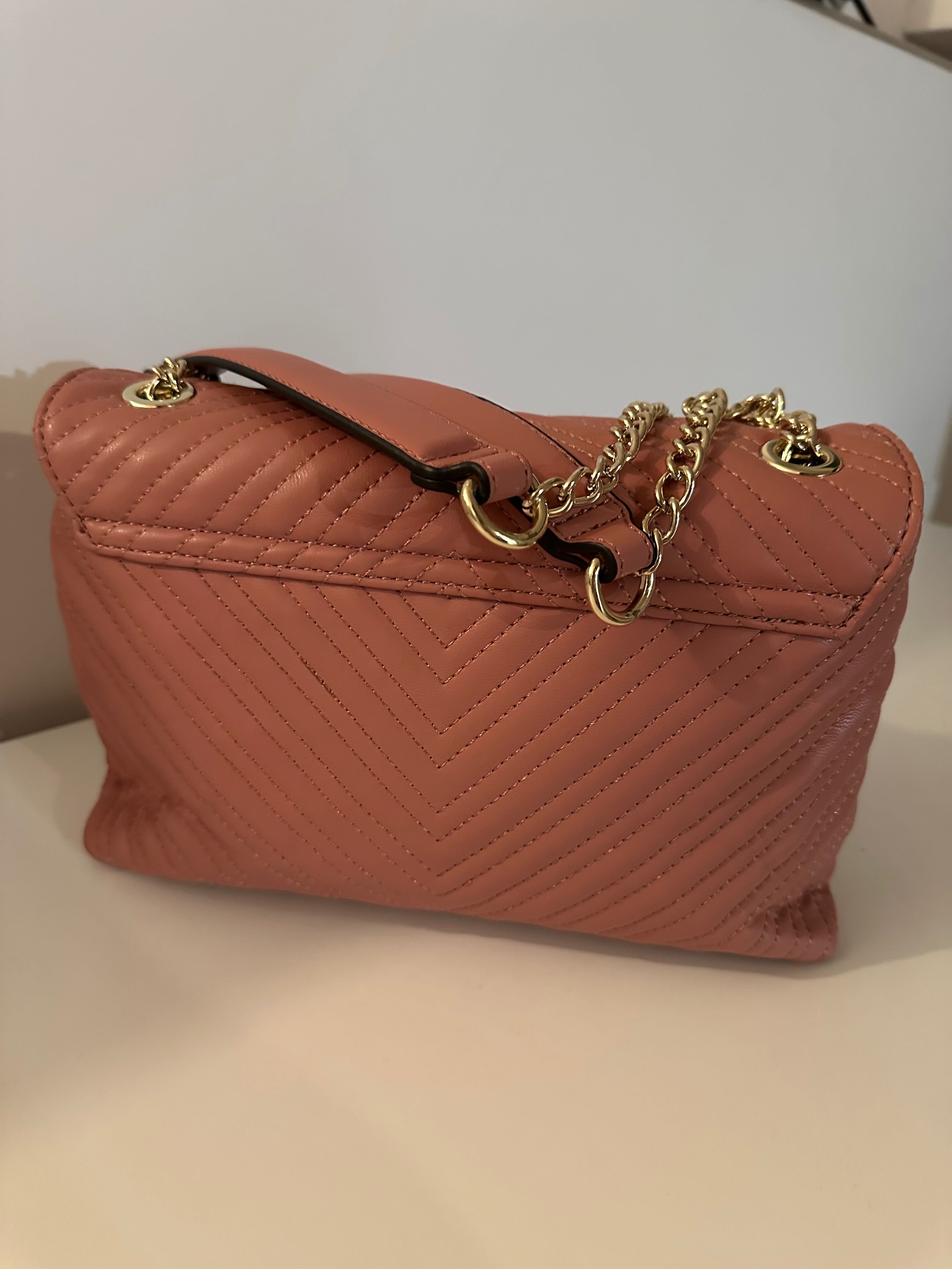Чанта Guess чисто нова не носена