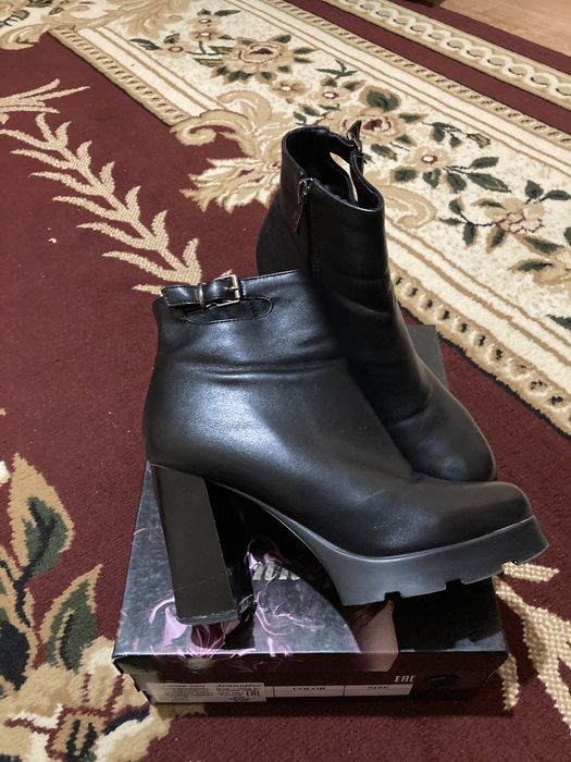 Сапожки на каблуках