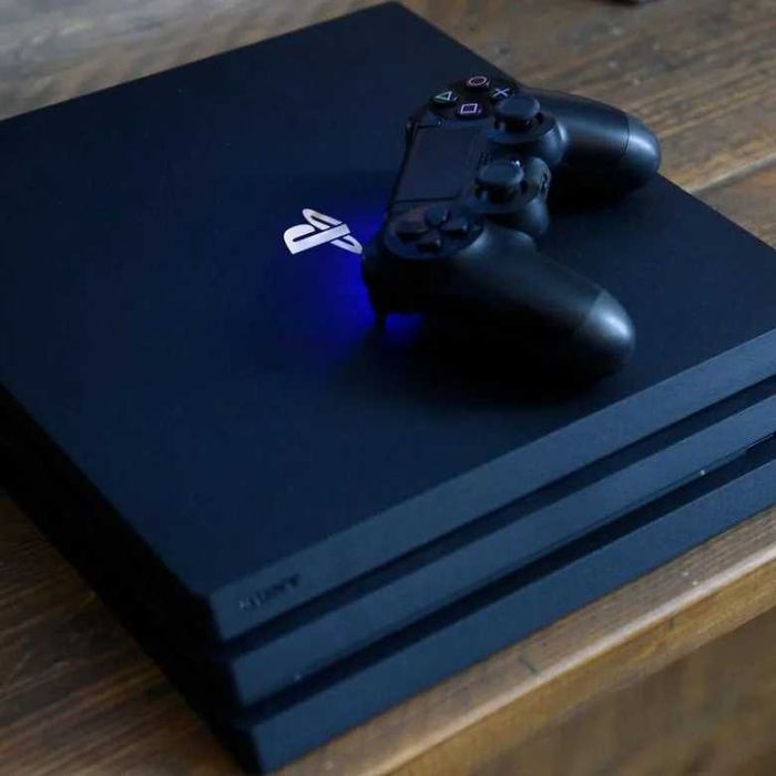 Playstation 4 pro 1Tb 2ta joystik+Krobka