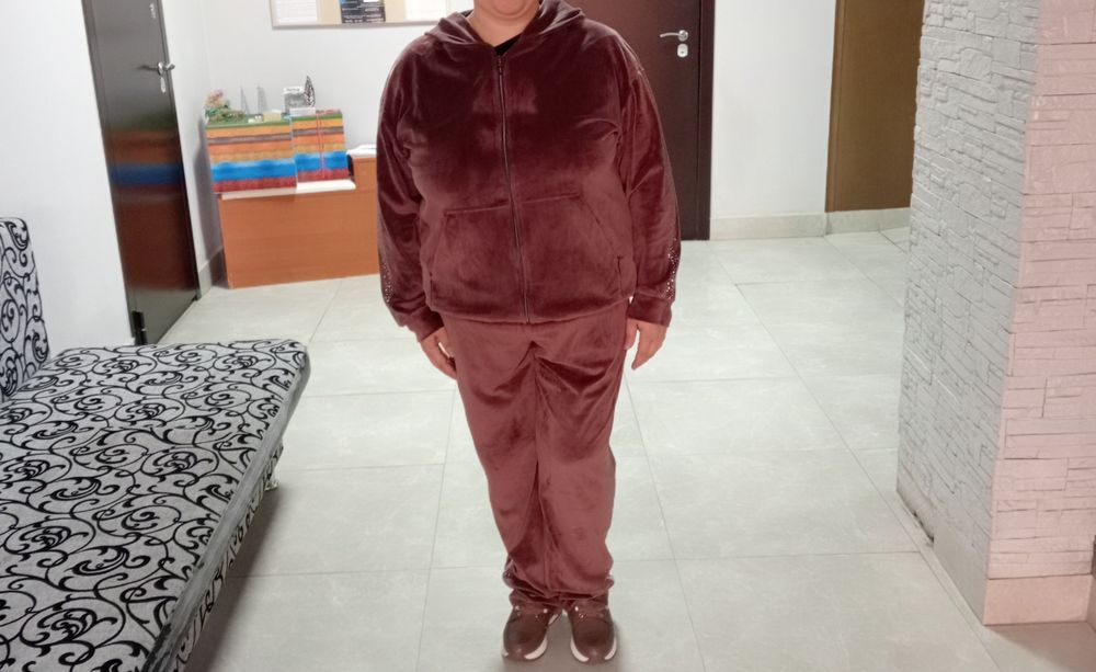 Продам женский спортивный костюм