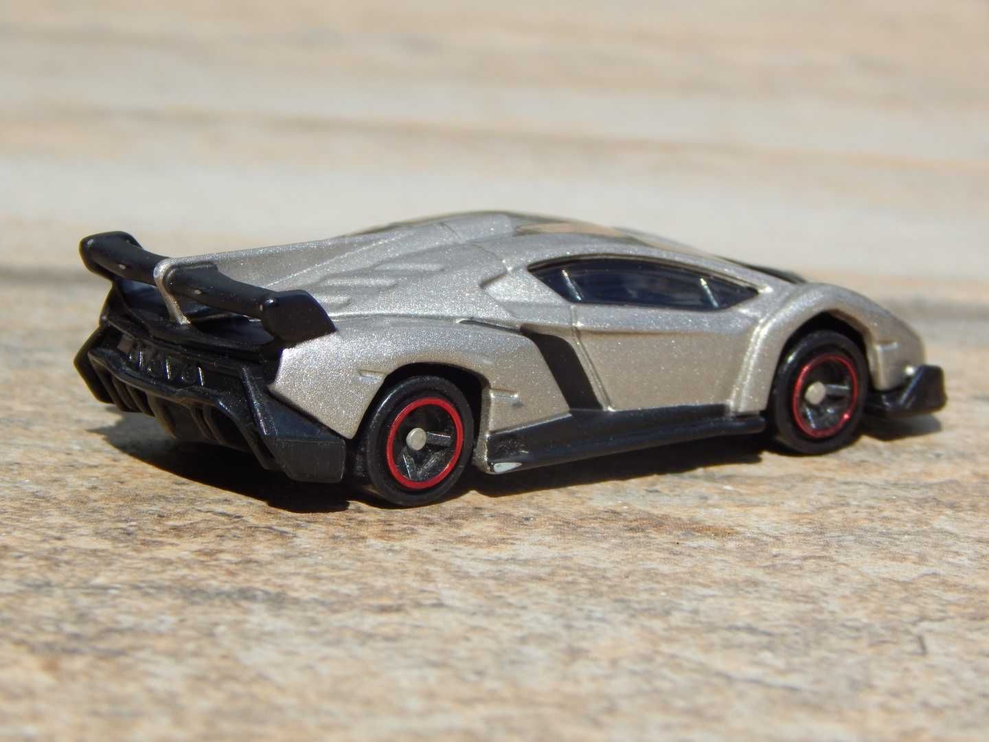 Macheta Lamborghini Veneno Tomica Takara scara 1:67 + ambalaj