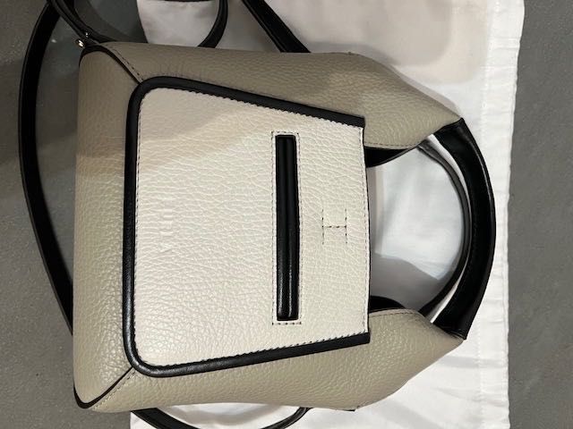 Кожена чанта на Furla