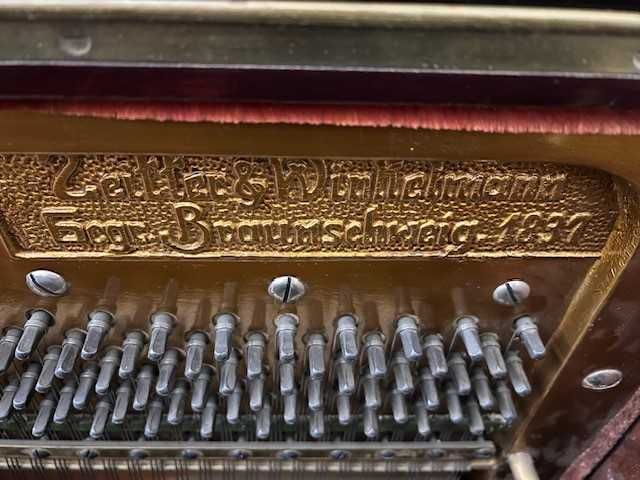 Pianina istorica Zeitter Winkelmann, fabricatie 1926, functionala.