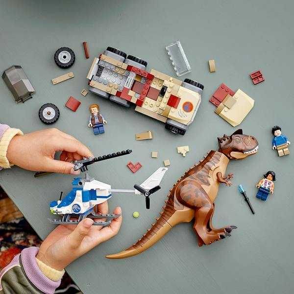 Set Tip brand L Jurassic Urmarirea dinozaur Carnotaurus 76941