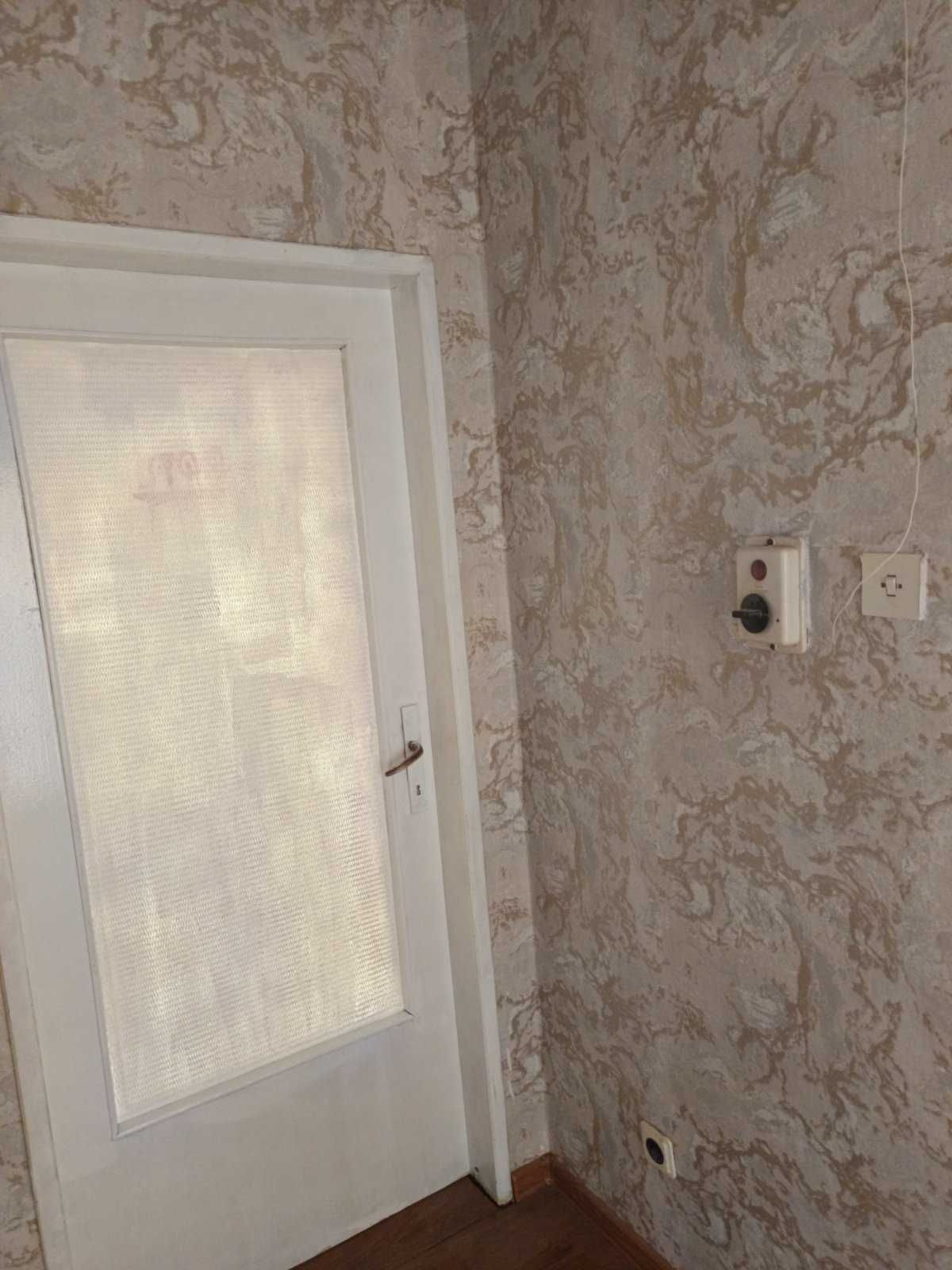 Тристаен под наем в центъра на гр,Мездра