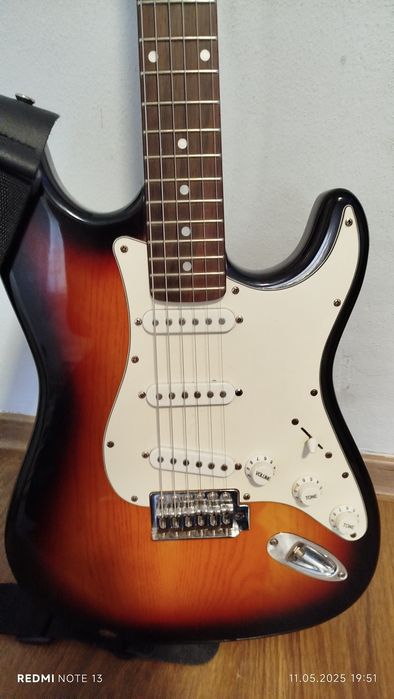 Vând chitara electrica stratocaster