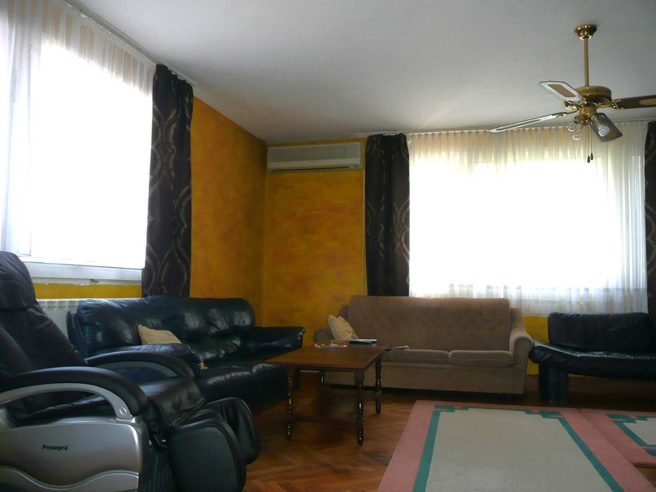 Двуфамилна масивна жилищна сграда в гр. Перник, кв. Байкушева махала