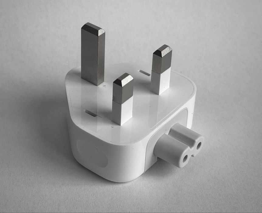 Оригинален Apple UK Plug Adapter A1556