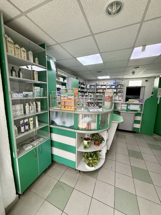 Mobilier complet farmacie – stare excelentă, gata de utilizare