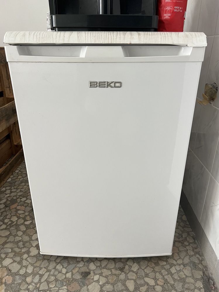 Хладилник BEKO 84см