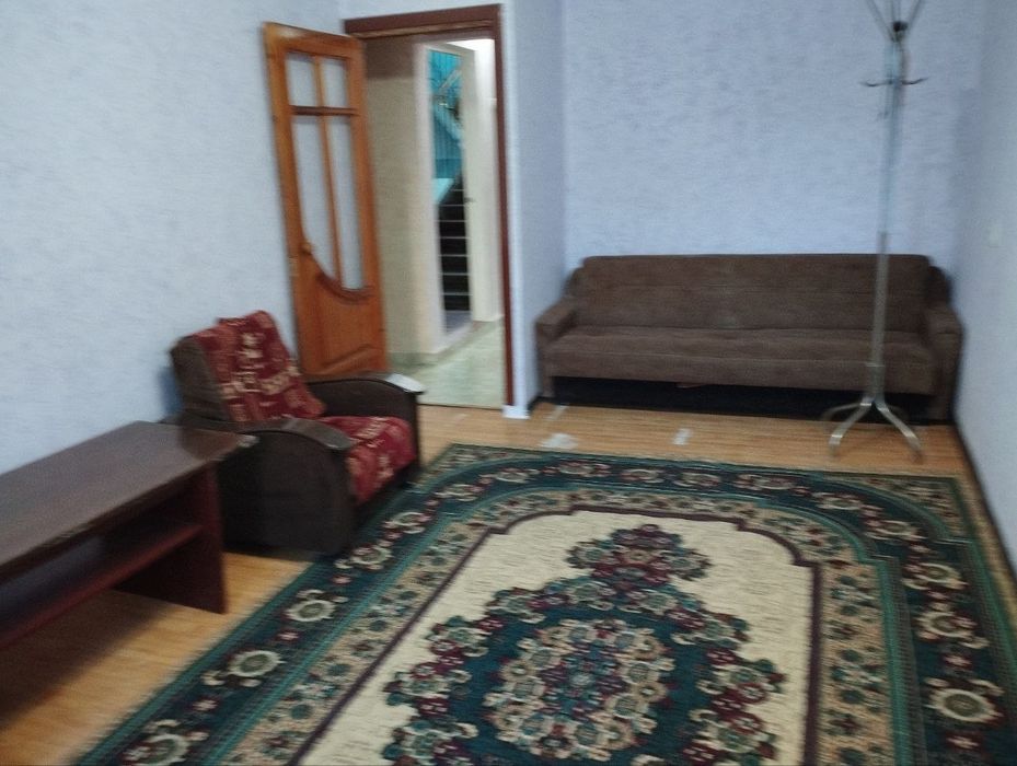 Чеварда 2 хонали уй студентларга ёки оилагаижарага берилади