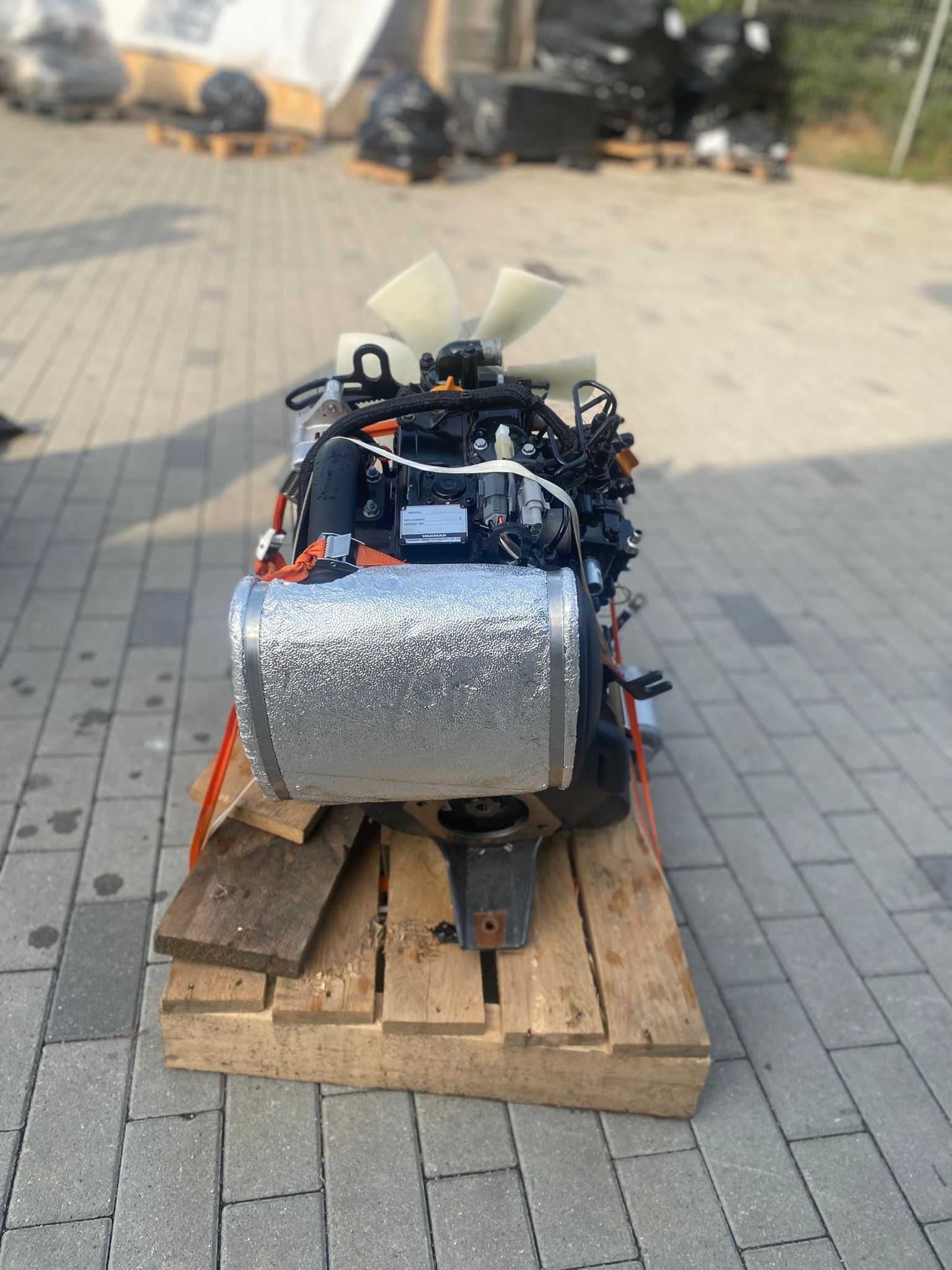 Motor excavator nou Komatsu 3D74 compatibil cu Yanmar 3TNV74