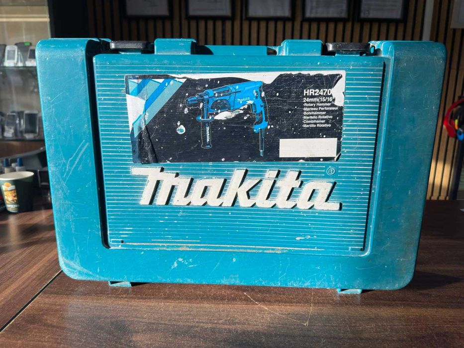 Перфоратор Makita HR 2470