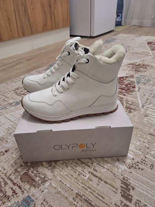 Продам новые зимние кроссовки размер 41 новые на 40 будут хорошо   вну