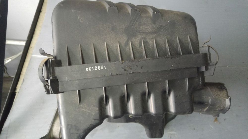 carcasa filtru aer hyundai tucson 2.0 crdi 2005-2010 28100-2e250