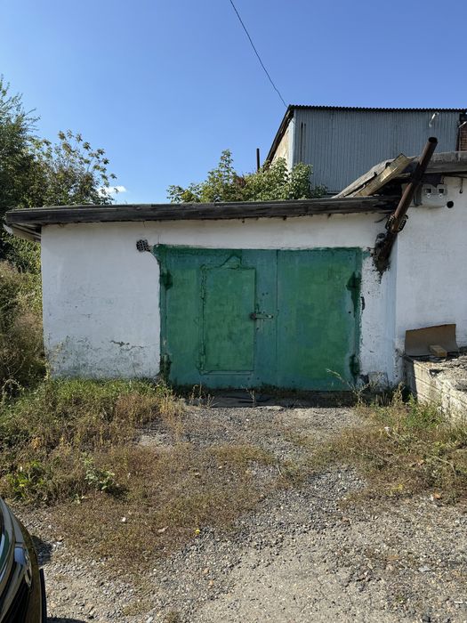 Продам гараж в п. Глубокое.