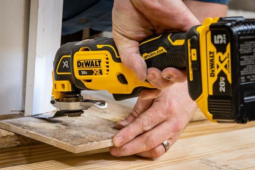 Мултитул DeWALT DCS356N XR Brushless / Безчетков