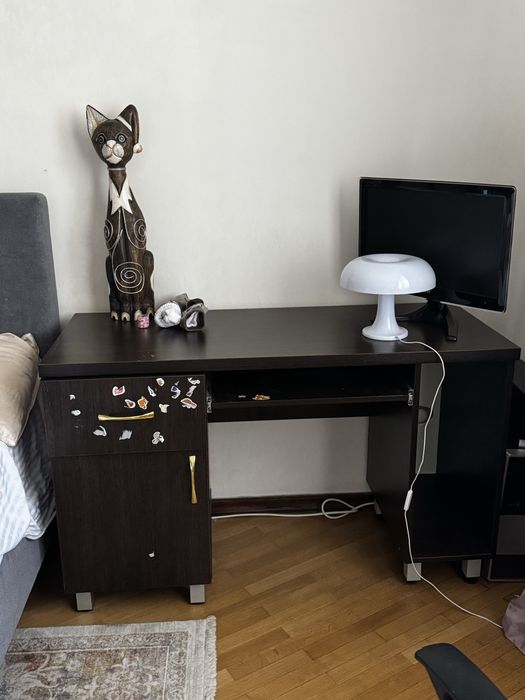 Продам компьютерный стол б/у в хорошем состоянии