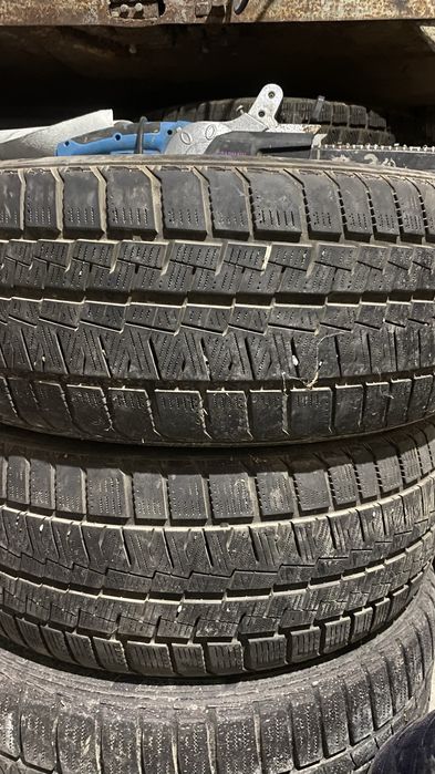 Капсен 225/45/17. Две штуки