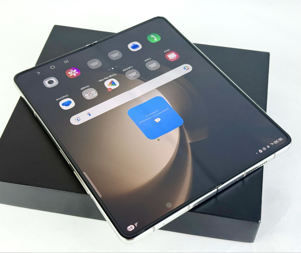Samsung Galaxy Z Fold 5 5G 256GB 12RAM Cream Отличен