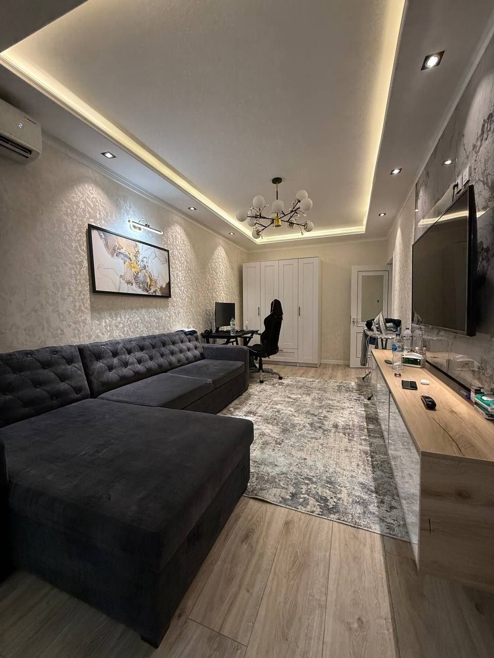 срочно продаётся квартира метро Буюк Ипак Йули 36/6 аптека 3-комн 70м2