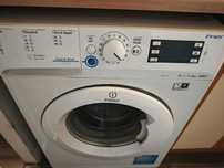Пералня Indesit модел XWE 61451 на части.