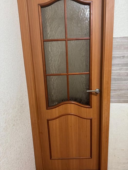 Двери деревянеые б/у