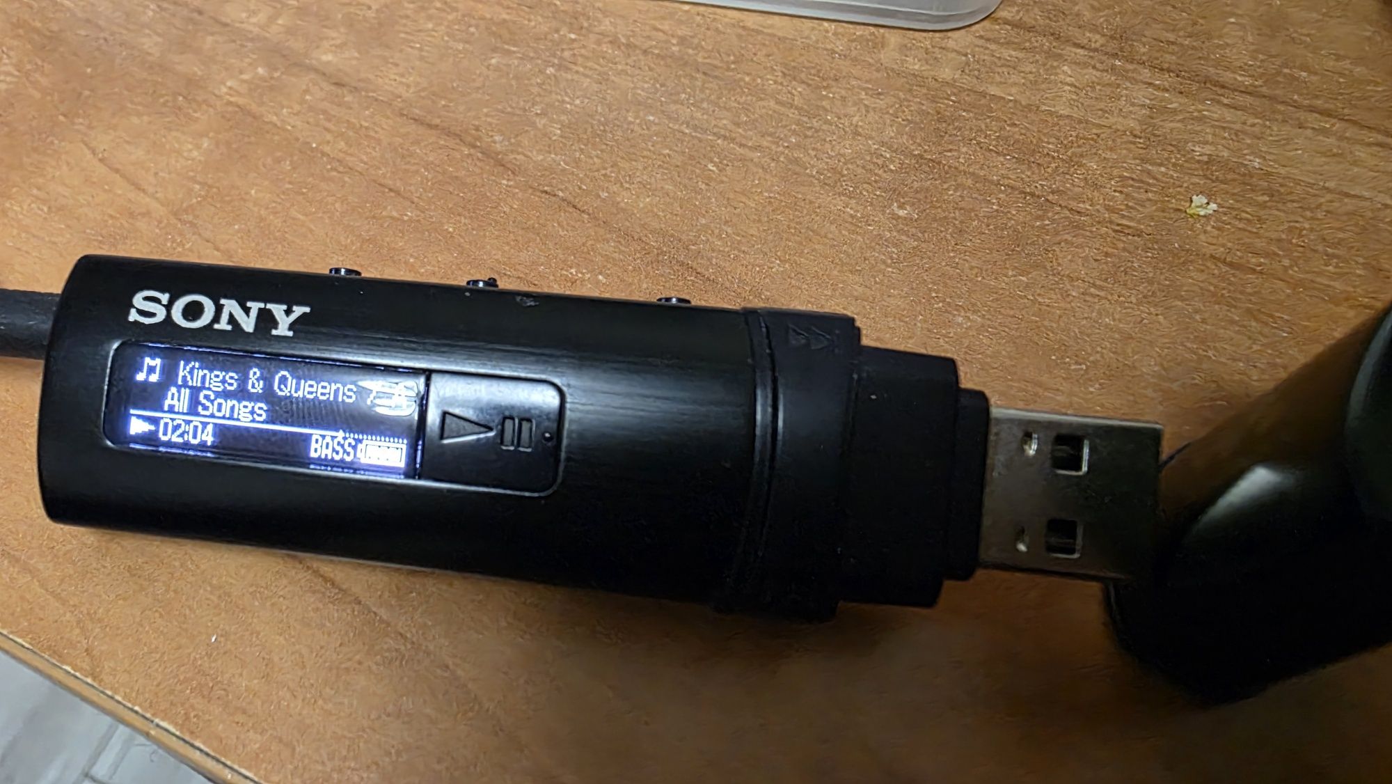 Sony mp3 Walkman 4 gb с EKG слушалки