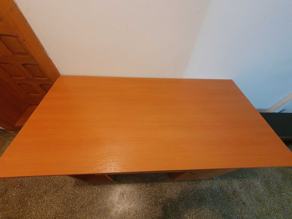 Donez birou de lucru