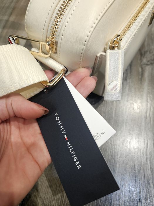 НОВА чанта Tommy Hilfiger