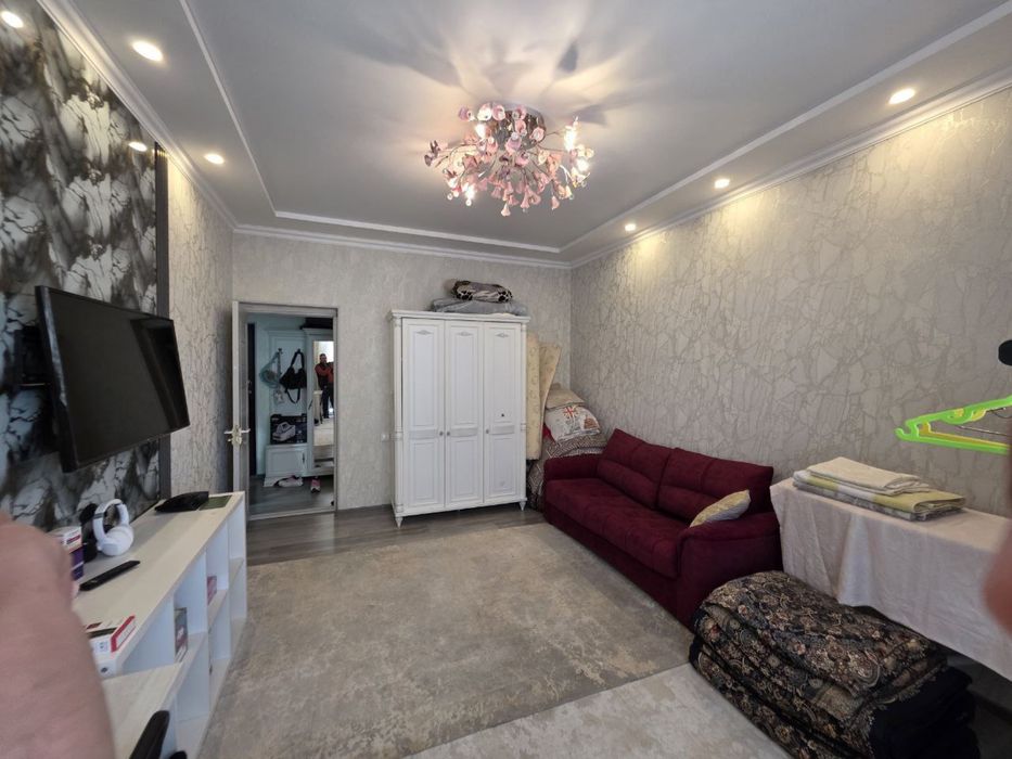 Чирчик шахар 2 м/р Янги Узб 1 х сотилади 42 кв/м Нархи 30.000$ Наличка