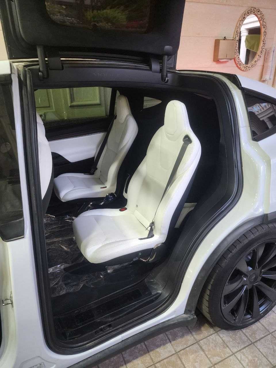 Tesla model X 2024