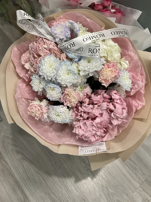 Свежий букет срденего размера.