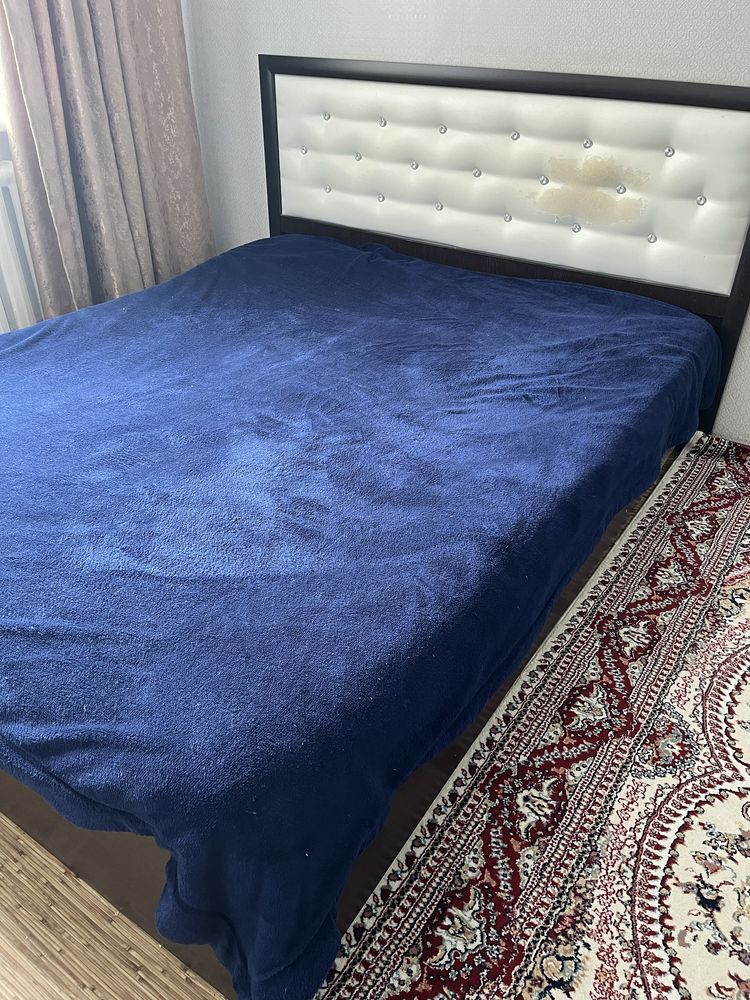 Кровать с матрасом