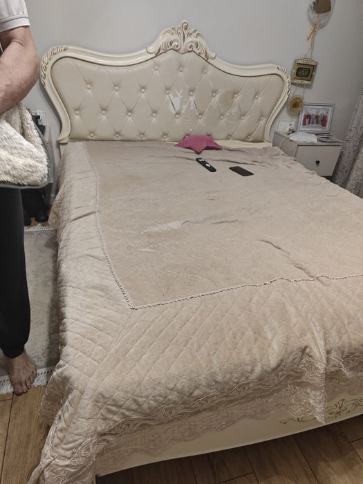 Двуспальная кровать